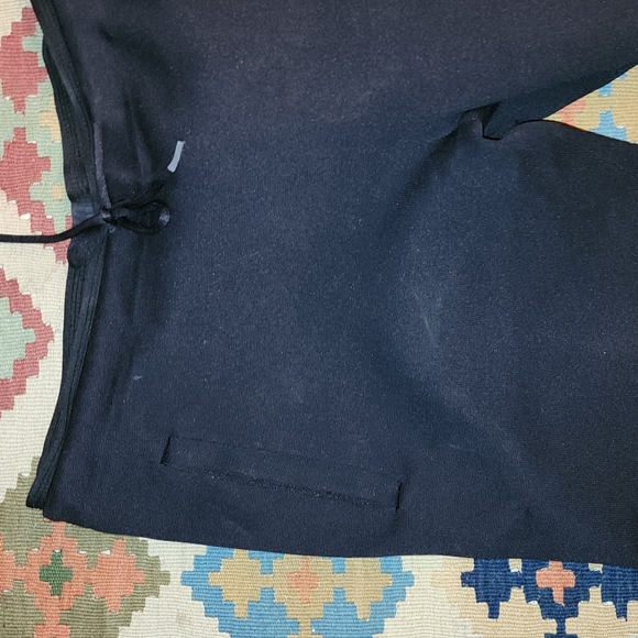 Descente Jogging Outfit (Black, XL, included pants and top) - Picture 8 of 9